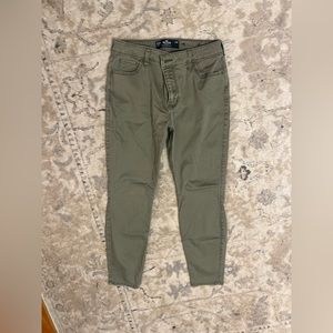 Hollister Women’s High Rise Super Skinny, Olive, Size 7R/6R (W28R)
